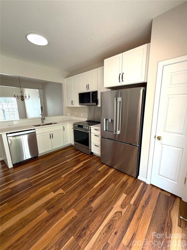 Building Photo - 6834 Beverly Springs Dr