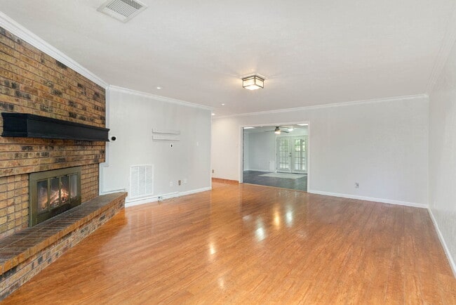 Building Photo - 414 E Grenoble Dr