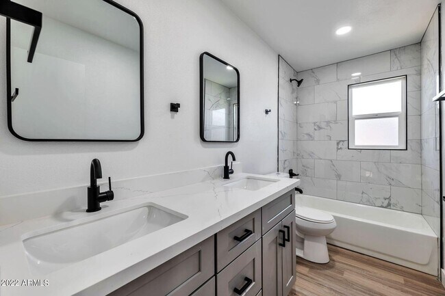 Building Photo - Updated 2bedroom apartment in central Phoenix