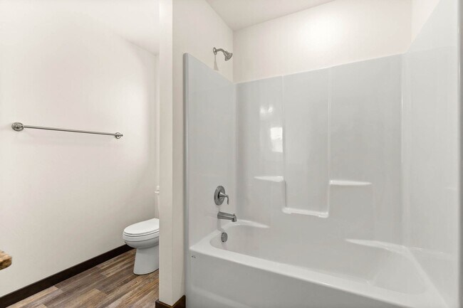 Foto del edificio - 2-Story Urban Triplex at a modern community featuring 3 Bedrooms 2.5 Bathrooms