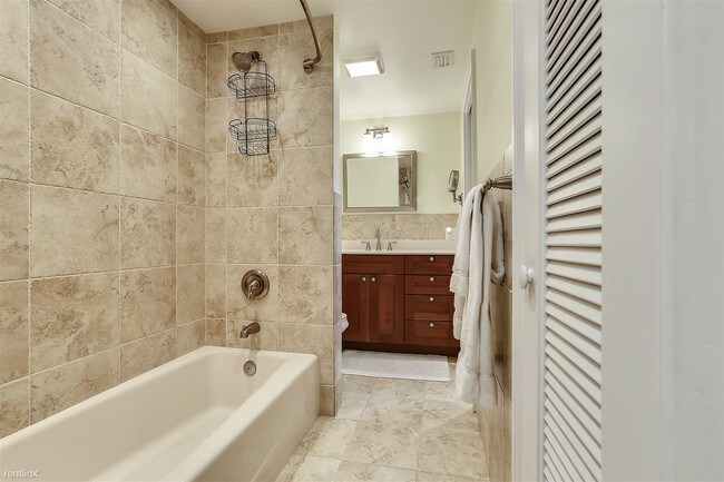 Building Photo - 1 br, 1 bath Condo - Southard Square Hideaway