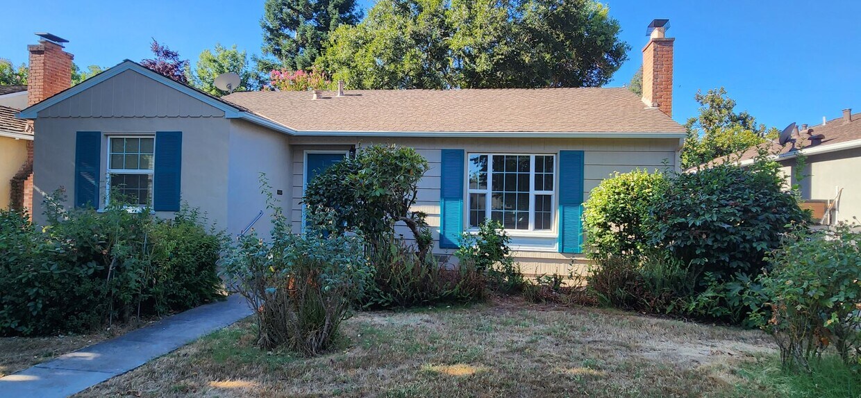 Beautiful 3 Bedroom Home in the Heart of Land Park - Beautiful 3 Bedroom Home in the Heart of Land Park