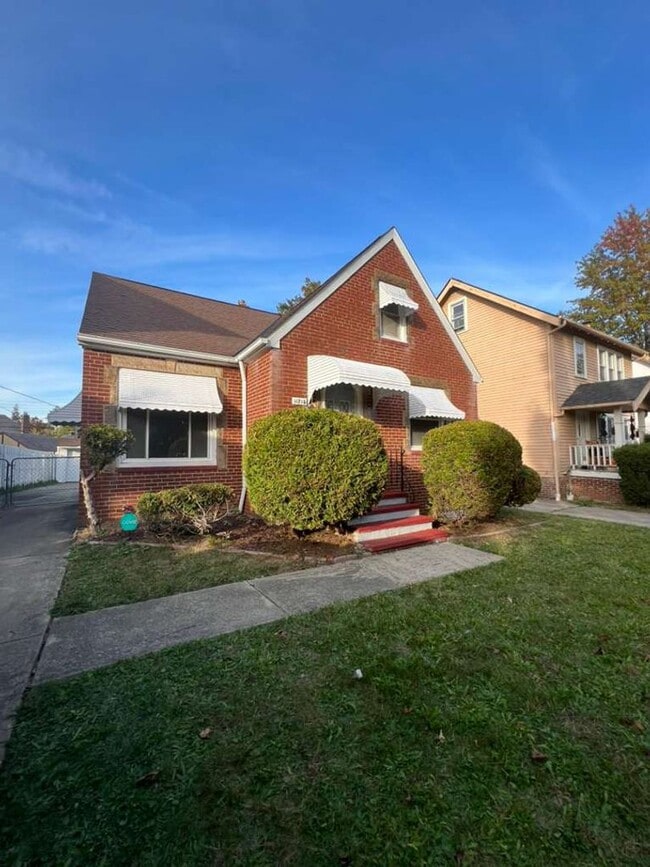 Building Photo - 11215 Langton Ave