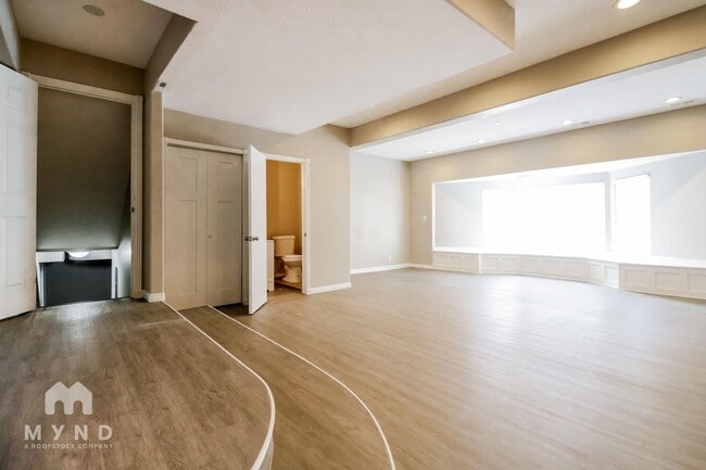 Building Photo - 5888 Cilma Dr