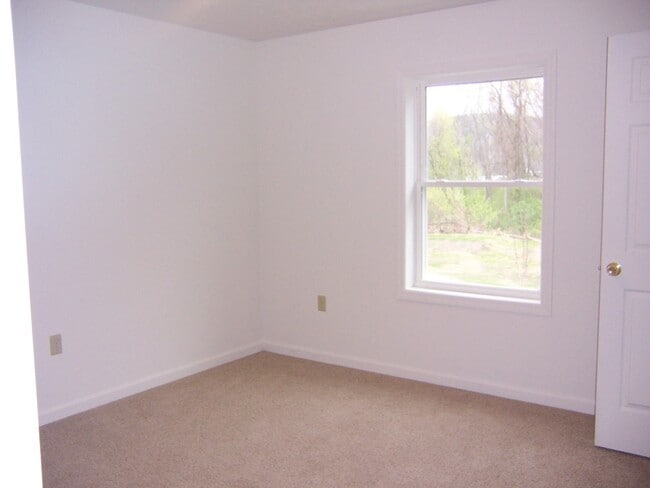 master bedroom - 301 Tavern Ter