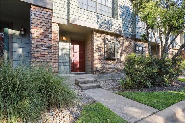 Foto del edificio - 7122 Wood Hollow Dr