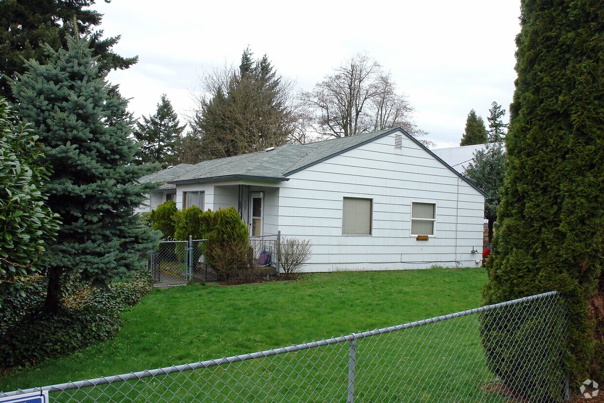 Primary Photo - 10331-10341 NE Fargo St