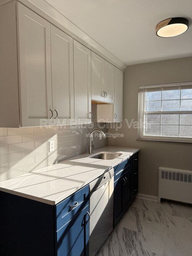 Foto del edificio - 6912 Murray Ave