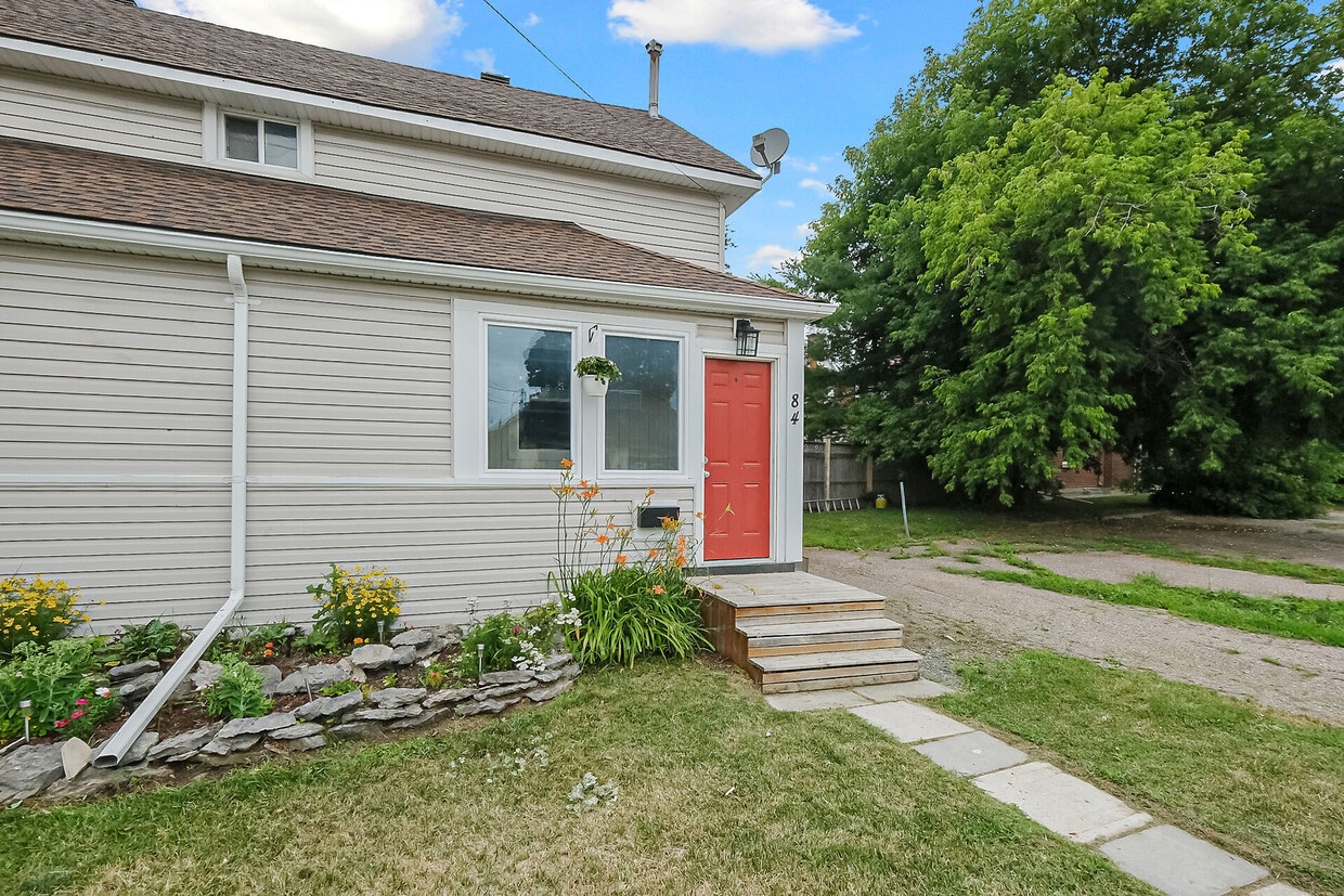 Primary Photo - 84 McLachlin St S