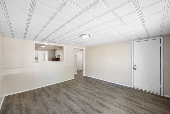 Building Photo - Cute St Pete Bungalow 3/1