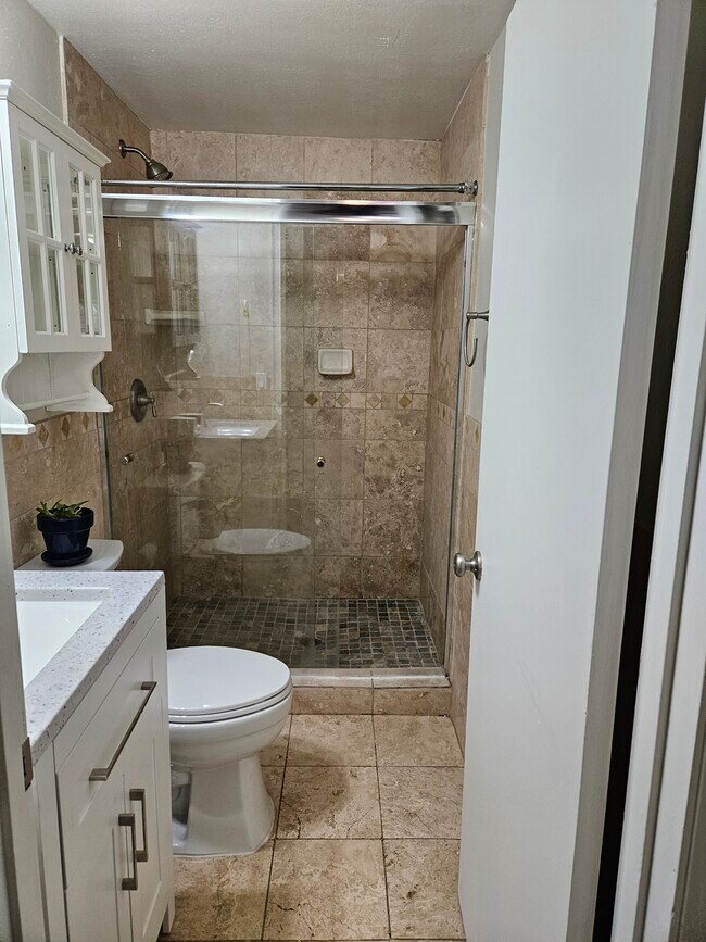 1065 Brunswick St Unit B. Lower, Daly City, CA 94014 Apartments in