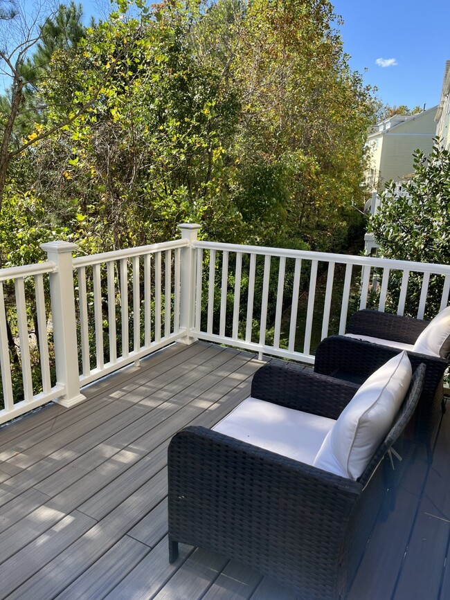 Enjoy the lovely back deck - 227 Broadgait Brae Rd