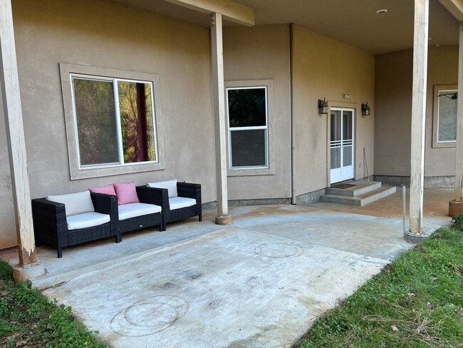 Building Photo - 10653 Douglas Ln