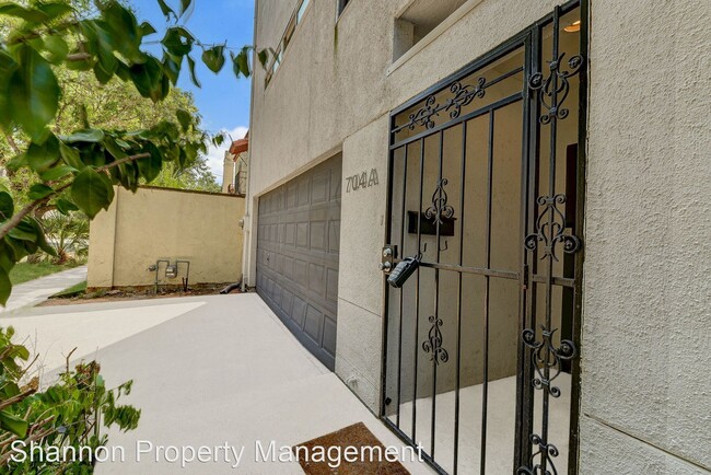 Building Photo - 2 br, 2.5 bath House - 704 Wendel Street U...