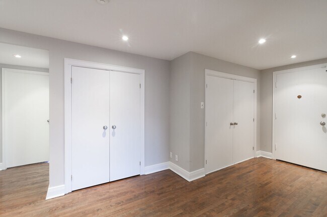 Building Photo - 3495 Rue de la Montagne