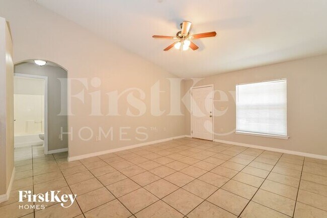 Foto del edificio - 2657 Bentley Dr
