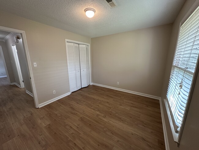 Building Photo - 2145 Westmead Dr SW