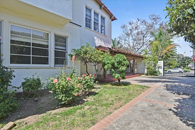 Building Photo - 157 S Fuller Ave