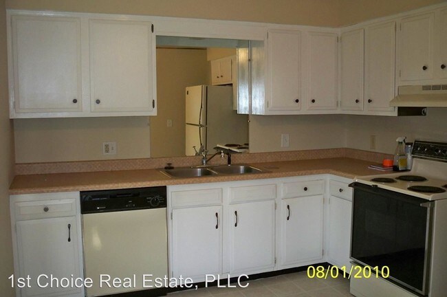 Building Photo - 2817 Stoneleigh Dr