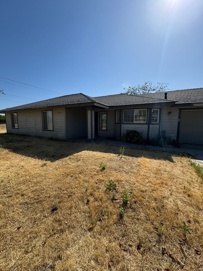 Building Photo - Madera Home