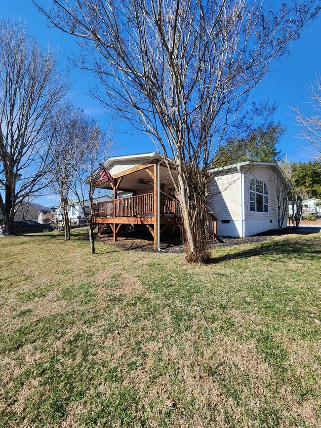 Building Photo - 285 Avena Rd
