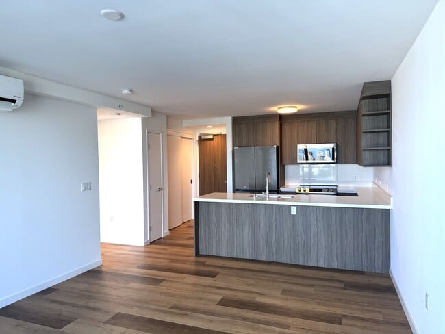 Building Photo - The Park On Keeaumoku - One bedroom, one bath, one parking in the Rycroft Tower