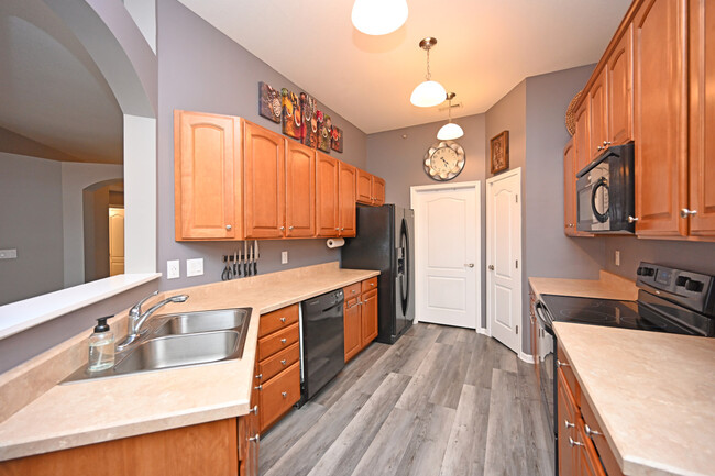 Kitchen - 7644 Bridge Point Dr