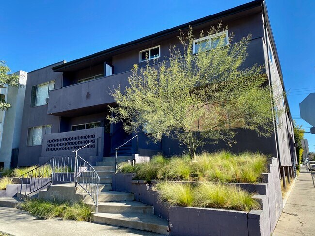 Building Photo - 8115 Romaine St