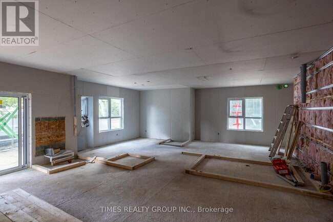 Building Photo - 203-369 HUNTER St
