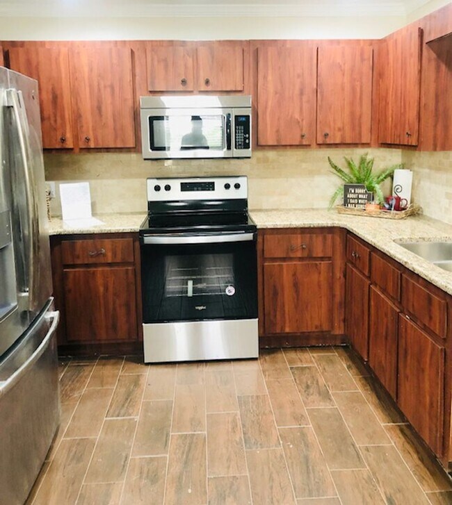 Building Photo - Rejuvenated Southwest Ocala Home - REDUCED