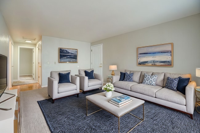 2x1 & 2x2 Living Room - Veri on Sunnyview