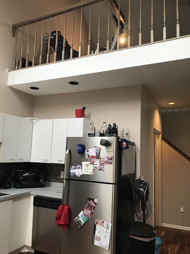 Building Photo - 2595W11