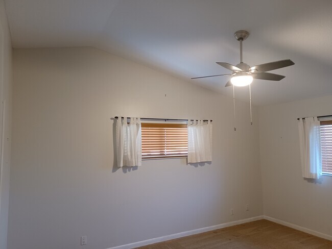 Building Photo - 14 Curry Ct