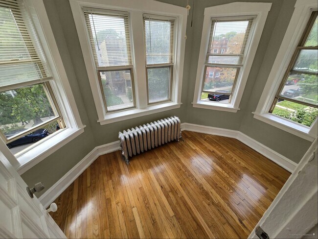 Foto del edificio - 4831 N Springfield Ave