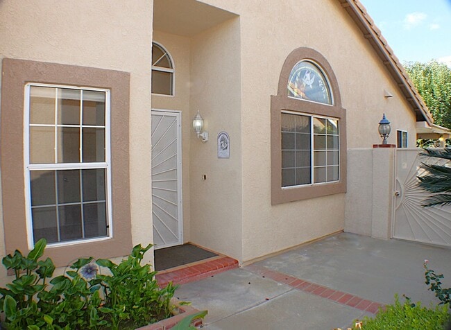 Foto del edificio - Beautiful Sun Lakes Country Club Home – 55+ Gated Community