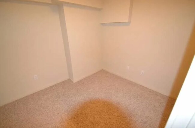 Building Photo - Two Bedroom, One and a Half Bath Townhome - Right Next to Fairmount Park