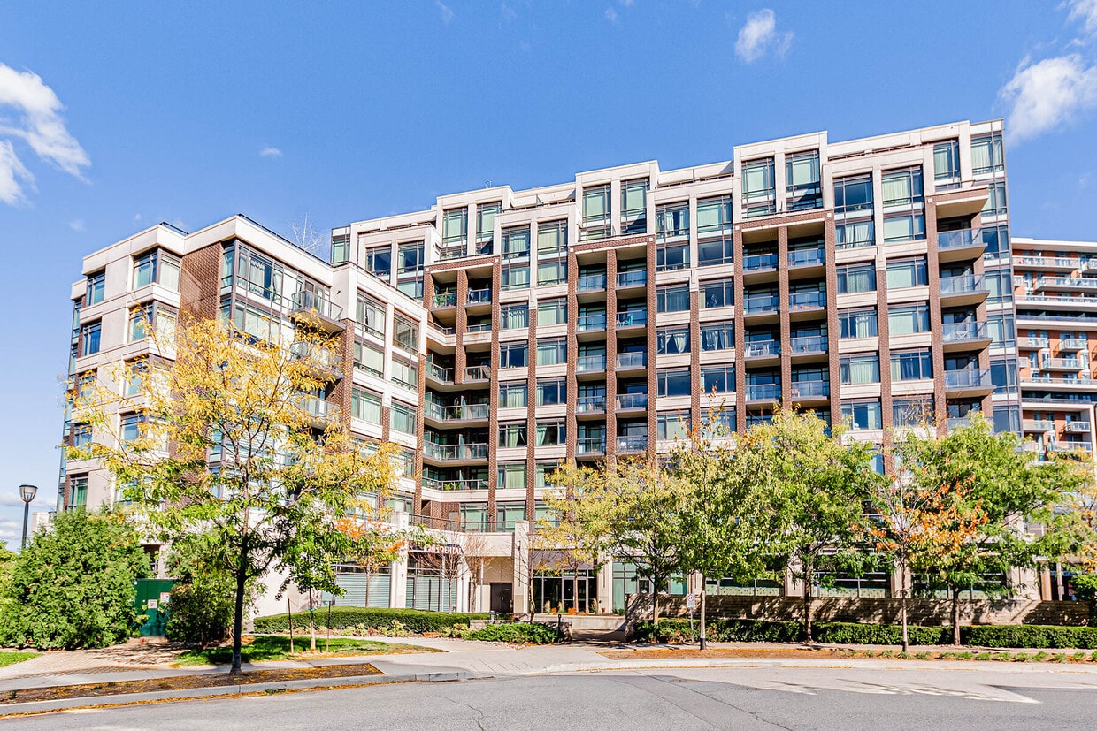 Photo principale - 8130 Birchmount Rd