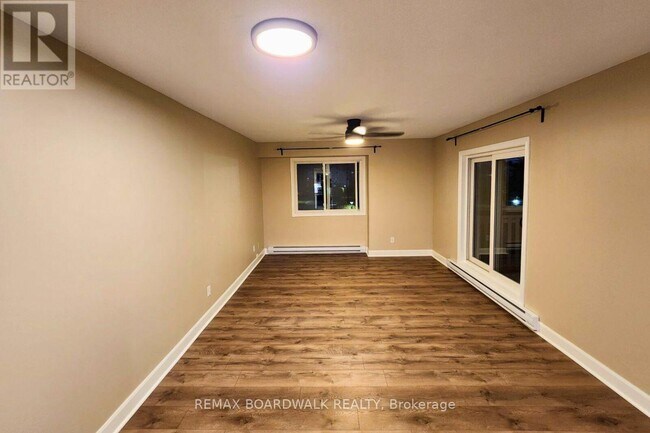 Photo du bâtiment - 266 Lorry Greenberg Dr