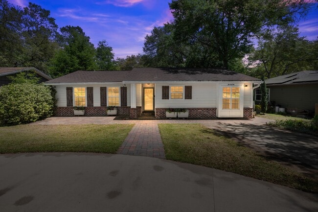 Foto del edificio - 419 Morningbird Ct