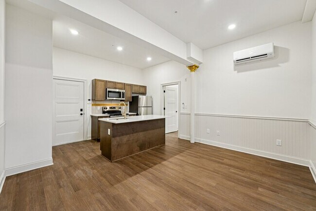 Building Photo - 401 Martin St