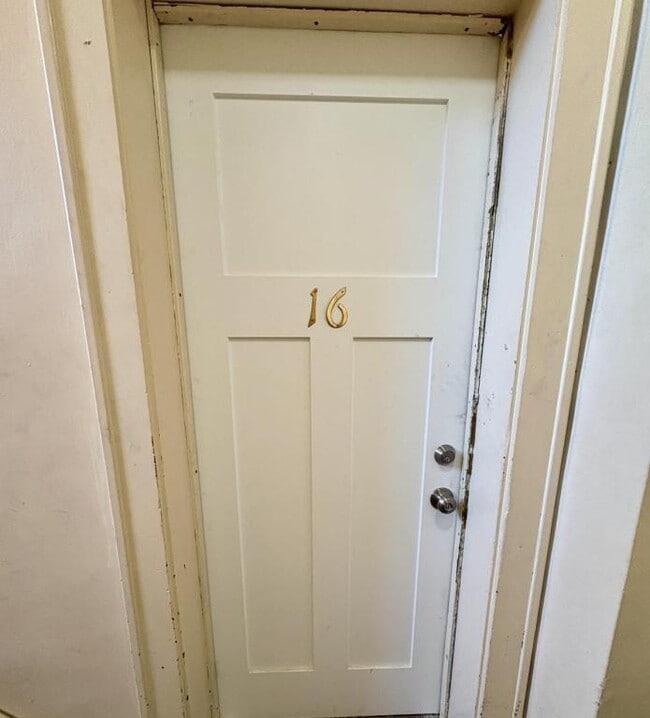 Building Photo - 16 N Richview Ave