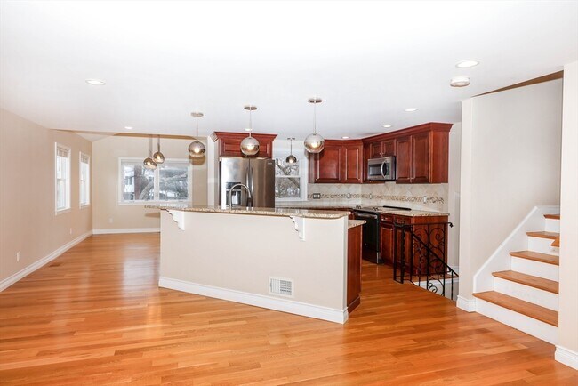 Building Photo - 48 Graymore Rd