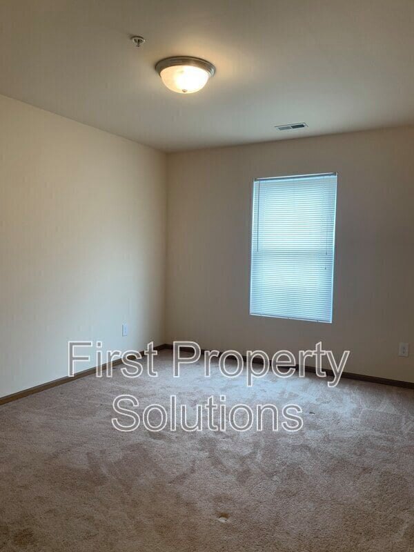 Building Photo - 210 Cardinal Wy