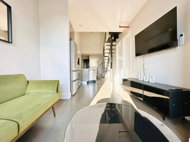 Foto del edificio - Furnished room/NOT APARTMENT