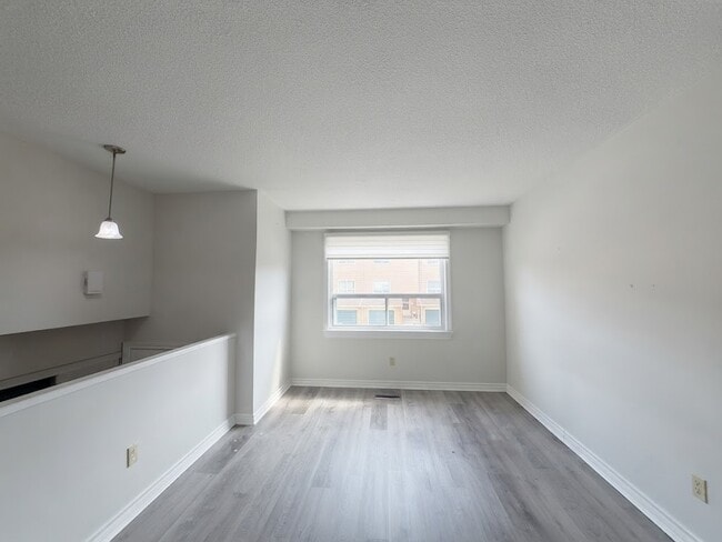 Building Photo - 2830 Midland Ave