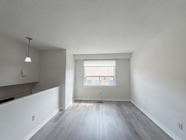 Photo du bâtiment - 2830 Midland Ave