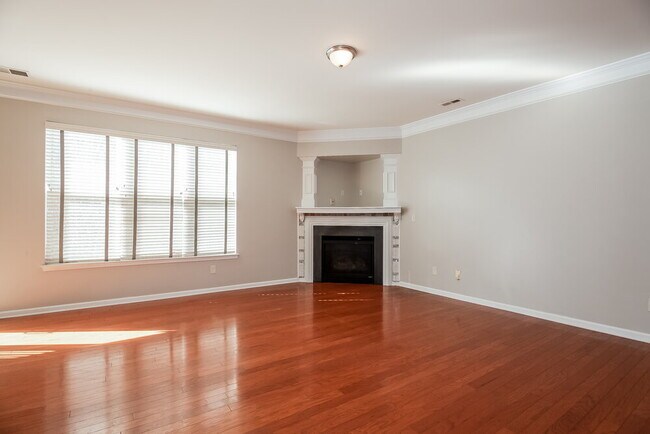 Foto del edificio - 7913 Bushy Creek Dr