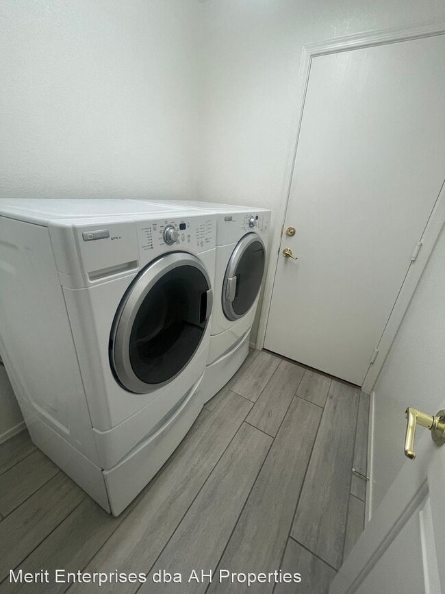 Foto del edificio - 3 br, 2 bath House - 2430 W HEMLOCK WAY