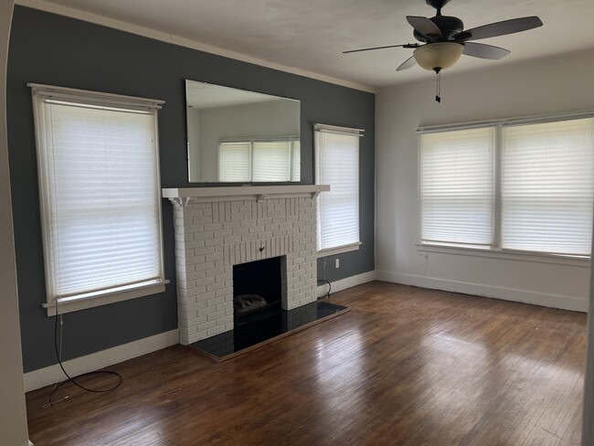 Living room - 1504 W Logan St