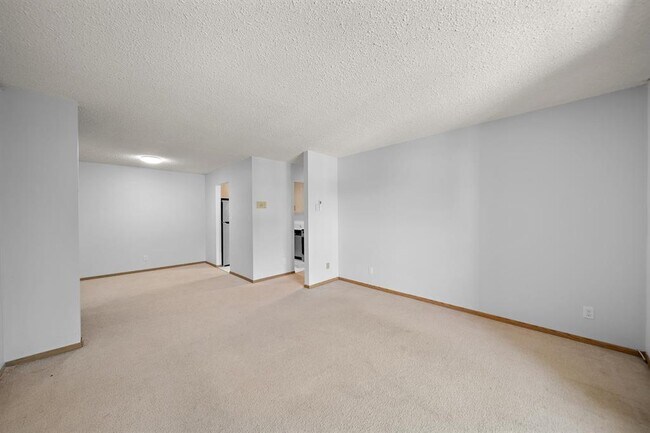 Building Photo - 176 Mountain Ave